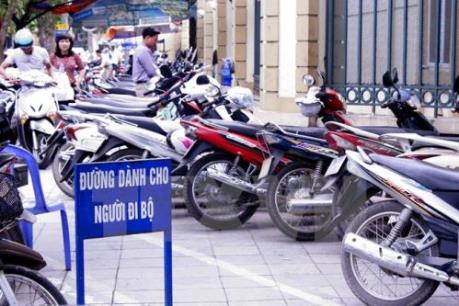 Bát nháo phí trông giữ xe tại Hà Nội