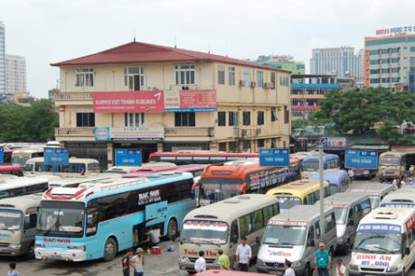 Hà Nội: Vận tải dịp Tết -  Văn minh trong bến lộn xộn ngoài bến