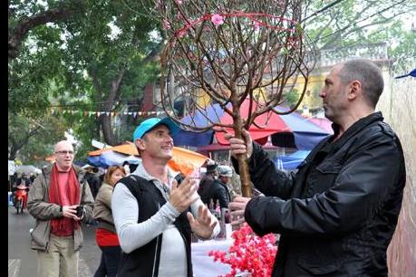 Người nước ngoài ở Việt Nam háo hức chờ Tết Việt