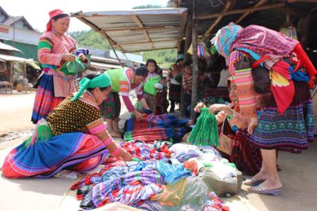 Độc đáo chợ phiên của người Mông ở Đắk Som, Đắk Nông