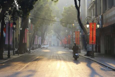 Phố Hà Nội tĩnh lặng ngày mùng 1 Tết Bính Thân
