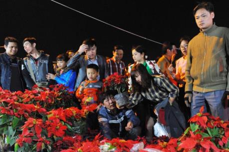 Độc đáo phiên chợ “mua may, bán rủi” đầu năm