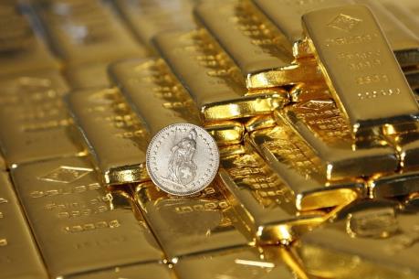 Giá vàng thế giới giảm gần 3%