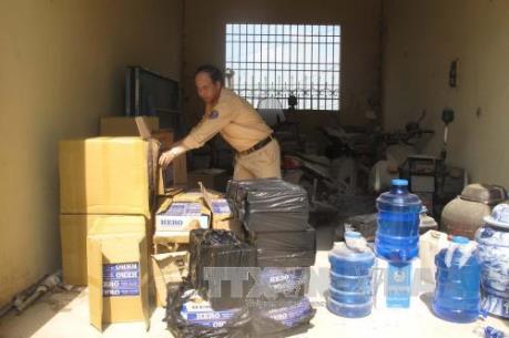 Bắt giữ xe ô tô chở gần 10.000 bao thuốc lá ngoại nhập lậu