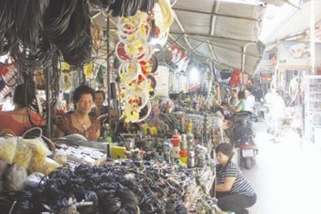 Hà Nội quyết dẹp bỏ hoạt động bán đồ cũ ở “Chợ giời”