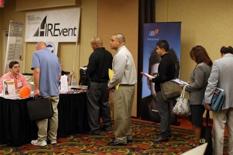 Thị trường lao động Mỹ tiếp tục cải thiện