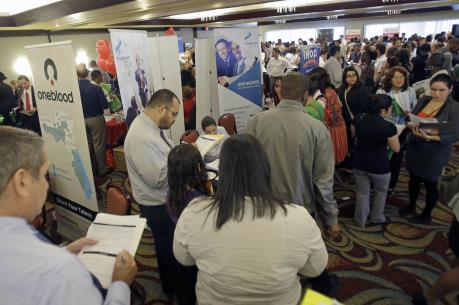 Số người Mỹ xin trợ cấp thất nghiệp lần đầu bất ngờ giảm