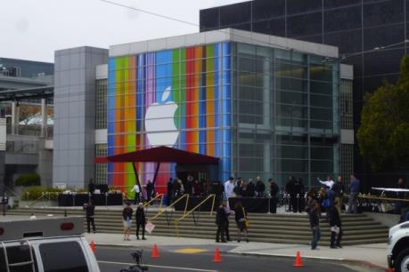 Căng thẳng leo thang trong cuộc chiến pháp lý giữa Apple và chính quyền Mỹ