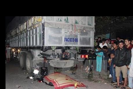 An Giang: Va chạm giữa xe tải và xe máy, gây ùn tắc nghiêm trọng trên quốc lộ 91