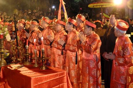 Khai ấn đền Trần 2016 thu hút hàng vạn người tham dự