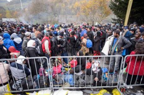 Vấn đề người di cư: Áo tăng quân tới biên giới kiểm soát người tị nạn