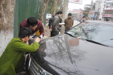 Khẩn trương điều tra vụ đập phá cửa kính nhiều xe ô tô tại Hà Giang