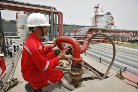 Giá dầu thế giới sáng 13/6 để tuột mốc 50 USD/thùng