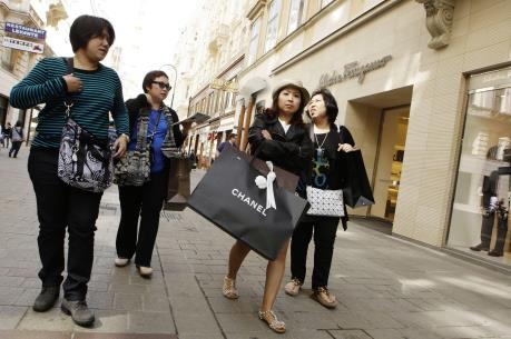 Trung Quốc: Du lịch là để mua sắm 