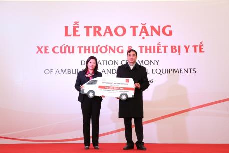 Toyota tặng xe cứu thương và thiết bị y tế cho 6 bệnh viện tỉnh Hà Giang