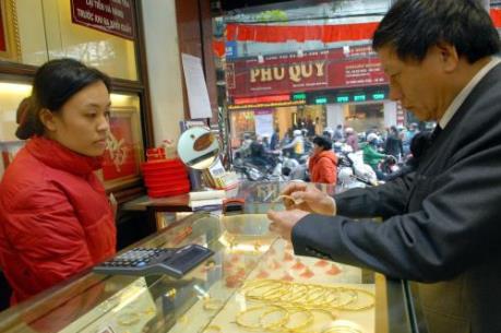 Giá vàng chiều 24/2 đi ngang