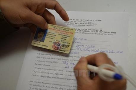 Đẩy mạnh việc cấp đổi giấy phép lái xe vật liệu PET trước 31/12