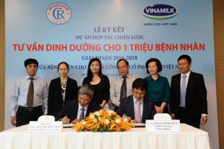 Vinamilk hợp tác tư vấn dinh dưỡng cho 1 triệu bệnh nhân