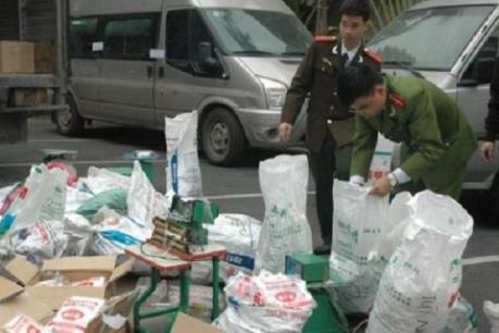 Quản lý thị trường Hà Nội tăng cường xử lý vi phạm ở các điểm "nóng"