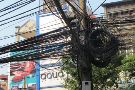 Loại bỏ, sắp xếp đường dây điện, cáp đi nổi trên khoảng 200 tuyến phố Hà Nội