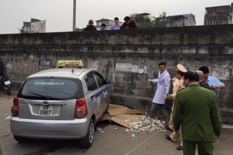 Tạm giữ hình sự lái xe tông chết hai người tại đường Hồng Hà, Hà Nội