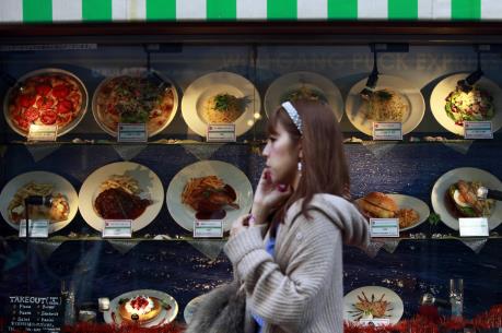 Fitch cảnh báo Nhật Bản về vấn đề trì hoãn nâng thuế tiêu dùng