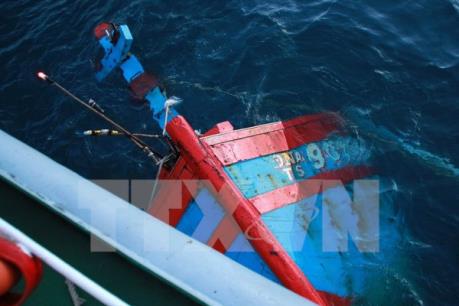 Vụ chìm tàu cá KH 96640 TS: 5 ngư dân đã được cứu an toàn