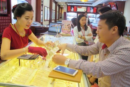 Giá vàng trong nước sáng 15/3 giảm hơn 1% trước phiên họp của FED