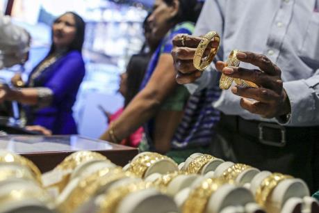 Giá vàng sáng 16/3 tăng giảm không đồng nhất