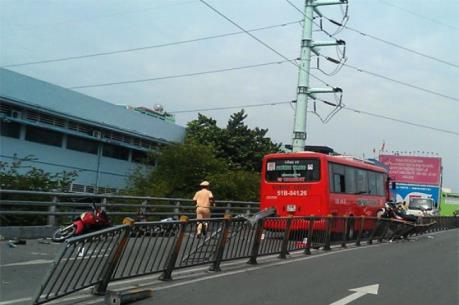 Tai nạn liên hoàn giữa ba xe ôtô tại Lâm Đồng