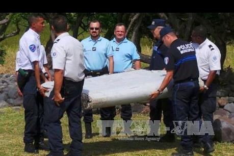 Vụ máy bay MH370: Mảnh vỡ tìm thấy ở Mozambique được chuyển tới Australia