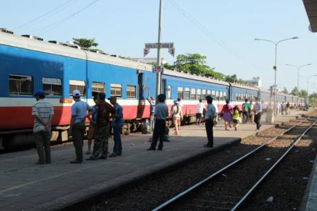 Vụ sập cầu Ghềnh: Sẽ mất nhiều thời gian thông tuyến đường sắt Bắc Nam