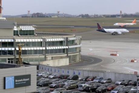 Toàn bộ sân bay Brussels bị đóng cửa sau 2 vụ nổ lớn