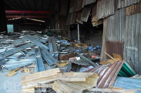 Thành phố Hồ Chí Minh: Sập kho giàn giáo, 3 người thương vong