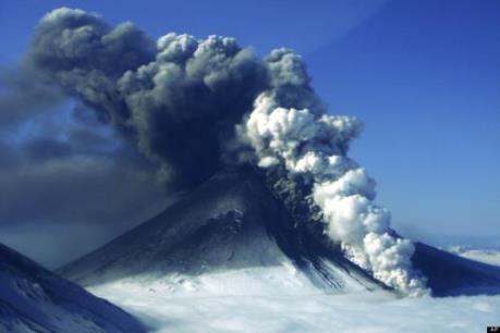 Mỹ hoãn hàng loạt chuyến bay do ảnh hưởng của núi lửa phun trào