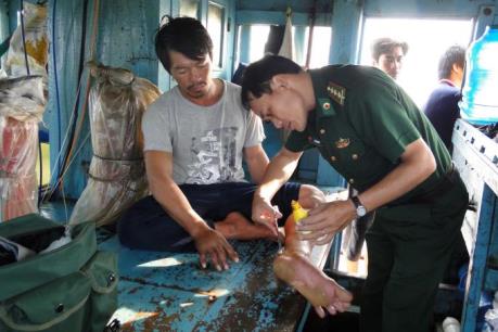 Ngư dân Sóc Trăng cứu sống 7 người bị nạn trên biển