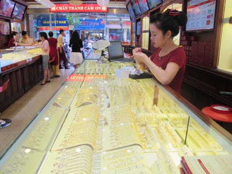 Giá vàng chiều 5/4 tăng giảm không đồng nhất