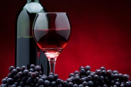 Hợp chất trong rượu vang đỏ giúp bảo vệ tim mạch