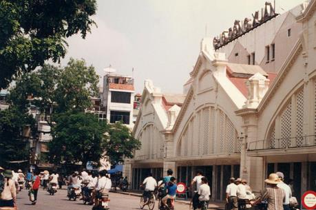 Hà Nội phát hiện lượng lớn thực phẩm không rõ nguồn gốc ở chợ Đồng Xuân