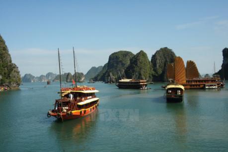Quảng Ninh: Tiến tới chấm dứt hoạt động lưu trú khách trên vịnh Hạ Long