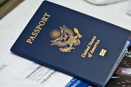 Công dân Mỹ và Canada có thể phải xin thị thực nhập cảnh vào EU