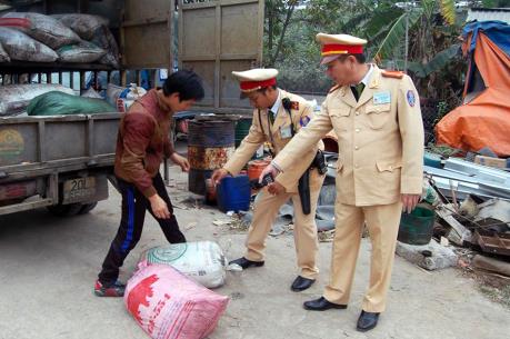 Thanh Hóa bắt giữ xe vận chuyển gần 8 tấn mỡ động không giấy tờ hợp pháp