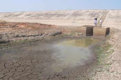 Biến đổi khí hậu: Hồ chứa thủy lợi, thủy điện đều kiệt quệ nguồn nước