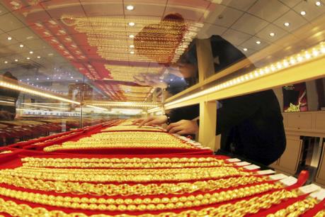 Giá vàng châu Á ngày 12/4 chạm mức "đỉnh" của ba tuần