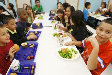 EU thúc đẩy tiêu thụ nông phẩm trong các trường học