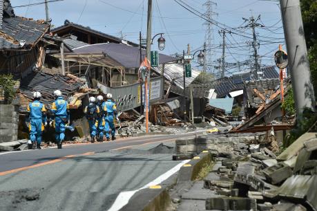 Động đất tại Nhật Bản: Lực lượng cứu hộ chạy đua với thời gian tìm kiếm các nạn nhân