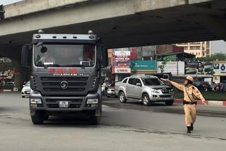 Hà Nội quyết liệt xử lý xe tải trọng lớn đi vào giờ cấm, đường cấm