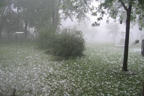 Mưa đá gây thiệt hại nặng nề tại miền Nam Trung Quốc