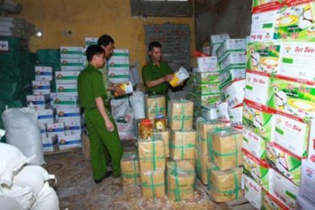 Phát hiện hàng trăm kg thực phẩm không rõ nguồn gốc