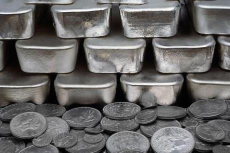 Bạc trở thành điểm sáng trên thị trường kim loại quý